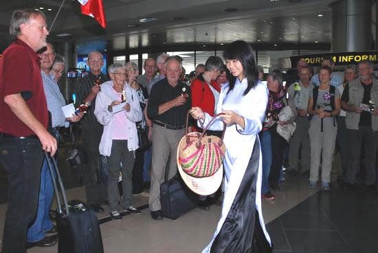 Đón đoàn ngoại giao cộng hoà Séc tại Sân bay Nội Bài